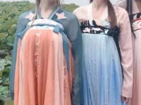 穿汉服的小姐姐穿裙子,穿汉服小姐姐的优雅裙摆风采