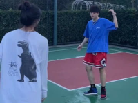 小姐姐投篮很准吗,投篮如神！小姐姐精准投篮技能大揭秘